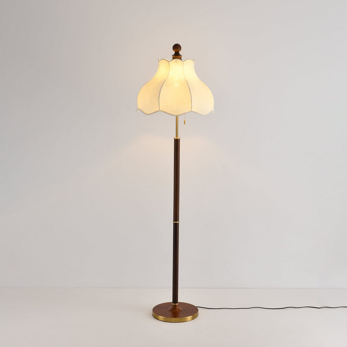 Tulfa lampadar vintage din lemn