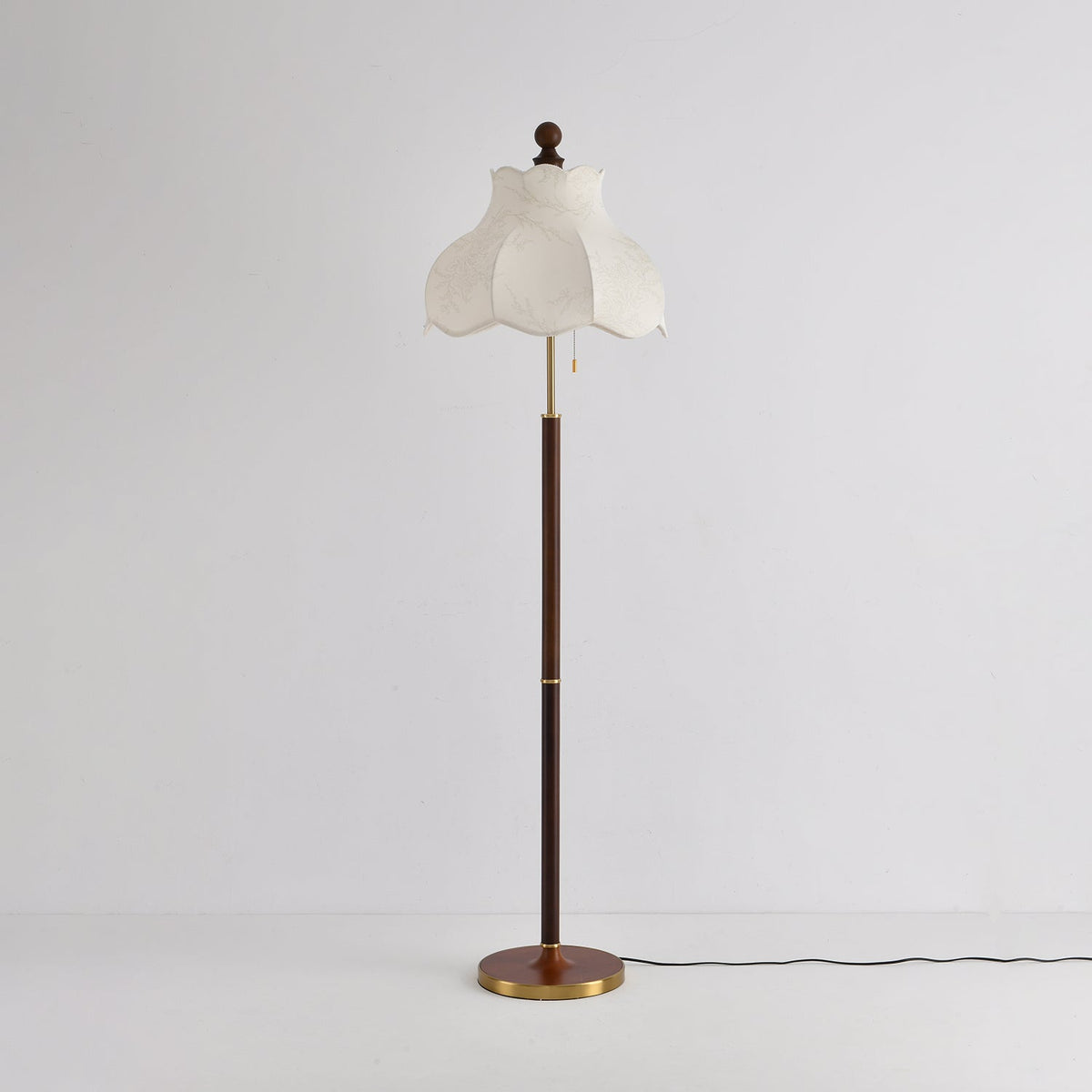 Tulfa lampadar vintage din lemn
