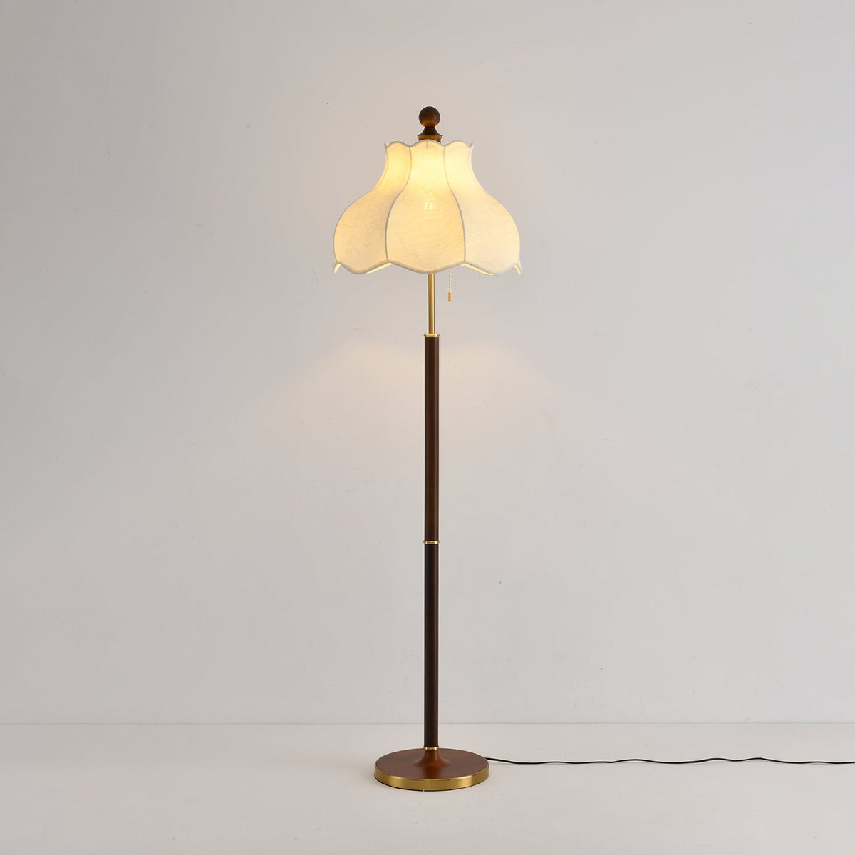 Tulfa lampadar vintage din lemn