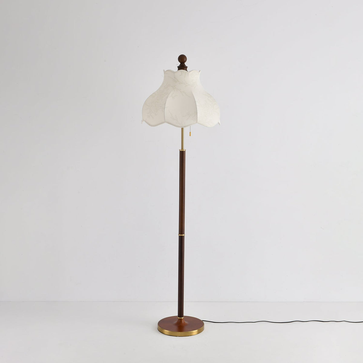 Tulfa lampadar vintage din lemn