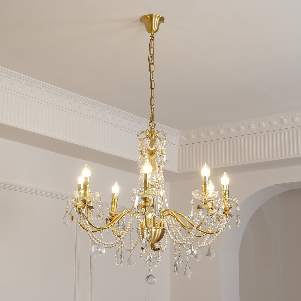 Candelabru corp din alamă cu picături de cristal perlé, eleganță vintage