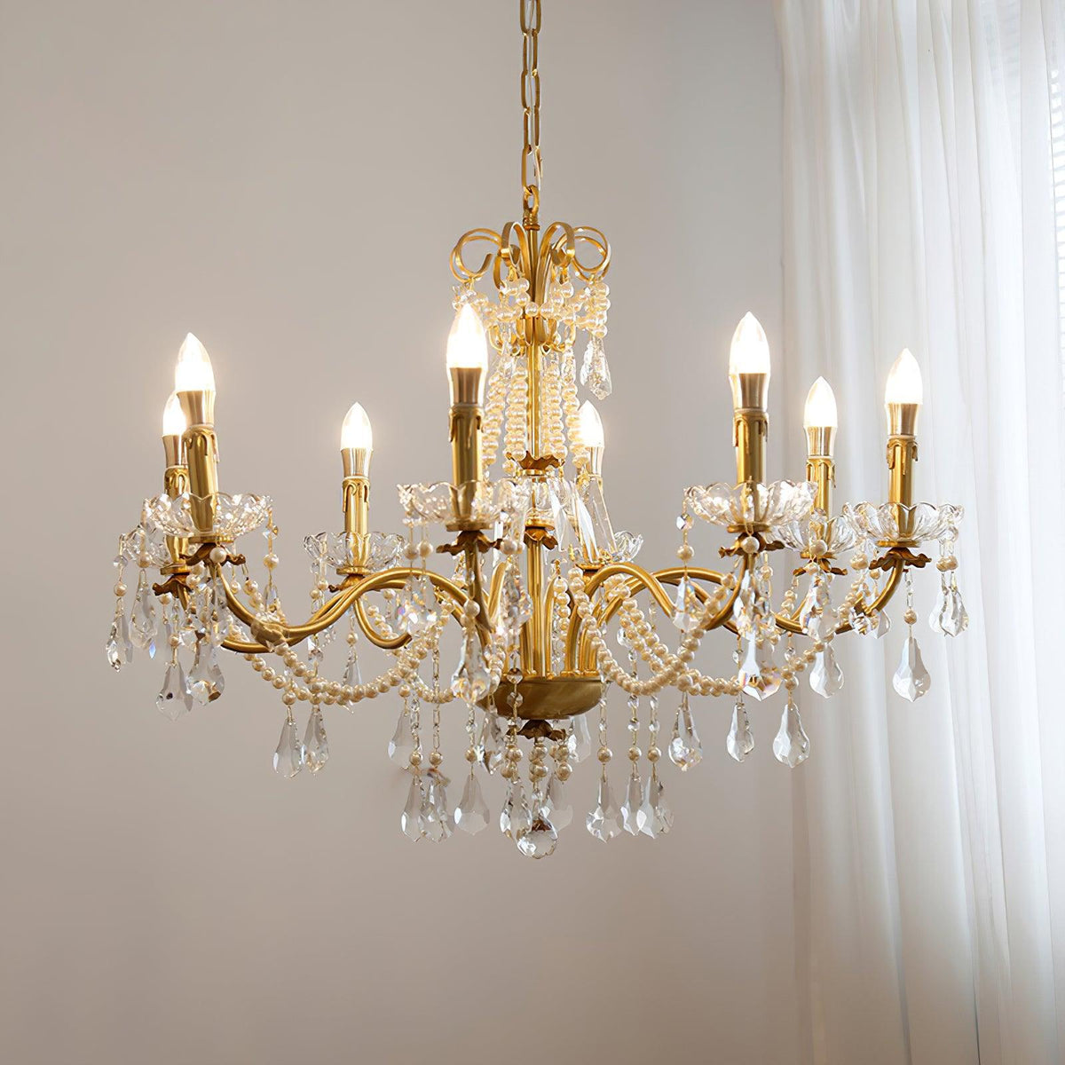 Candelabru corp din alamă cu picături de cristal perlé, eleganță vintage