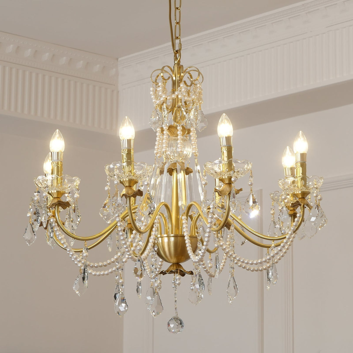 Candelabru corp din alamă cu picături de cristal perlé, eleganță vintage