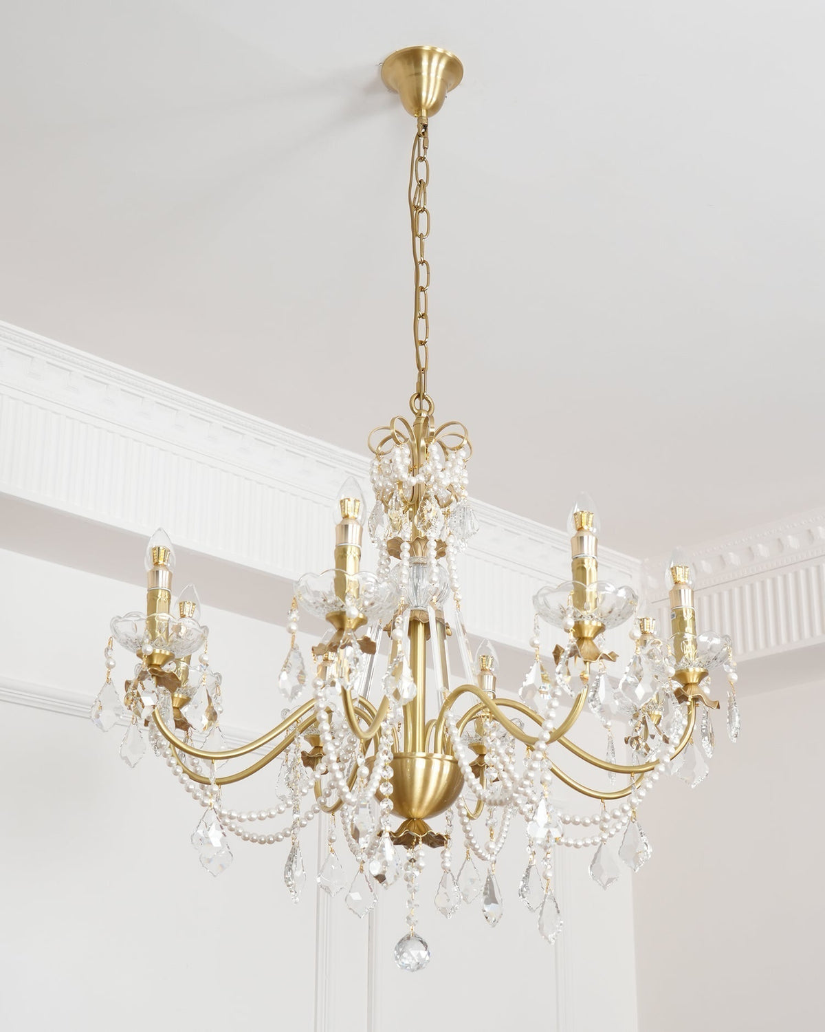 Candelabru corp din alamă cu picături de cristal perlé, eleganță vintage