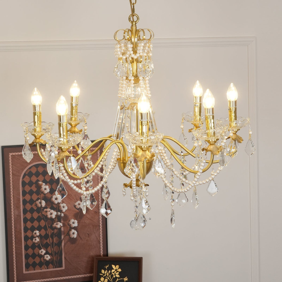 Candelabru corp din alamă cu picături de cristal perlé, eleganță vintage