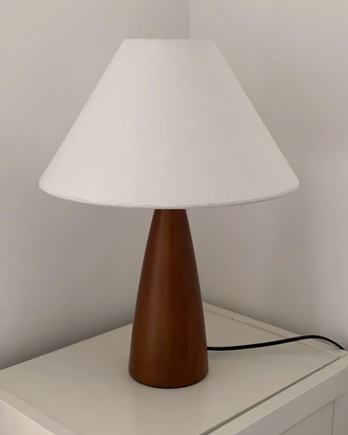 Taper lampă de masă