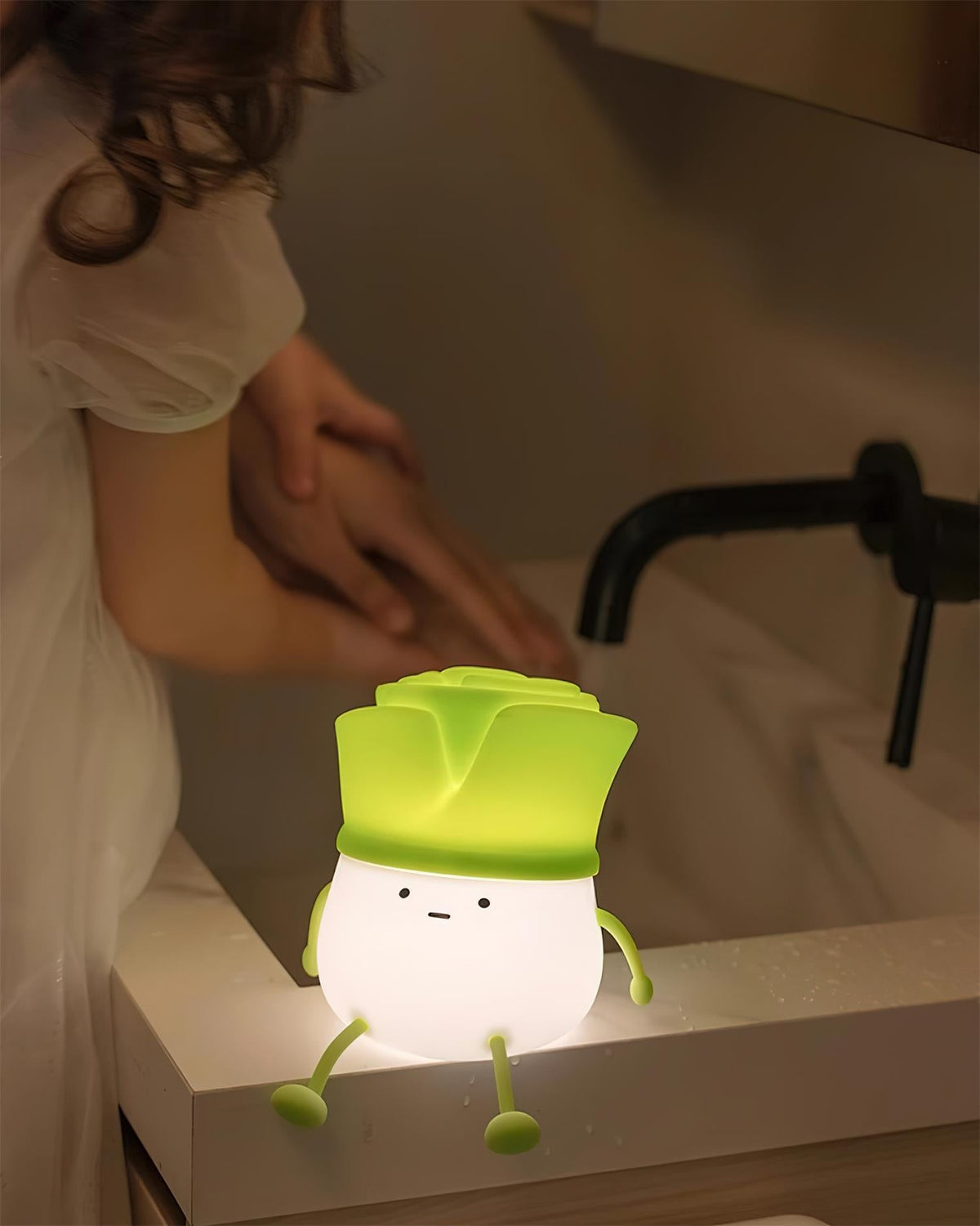 Avenuine lampă de masă