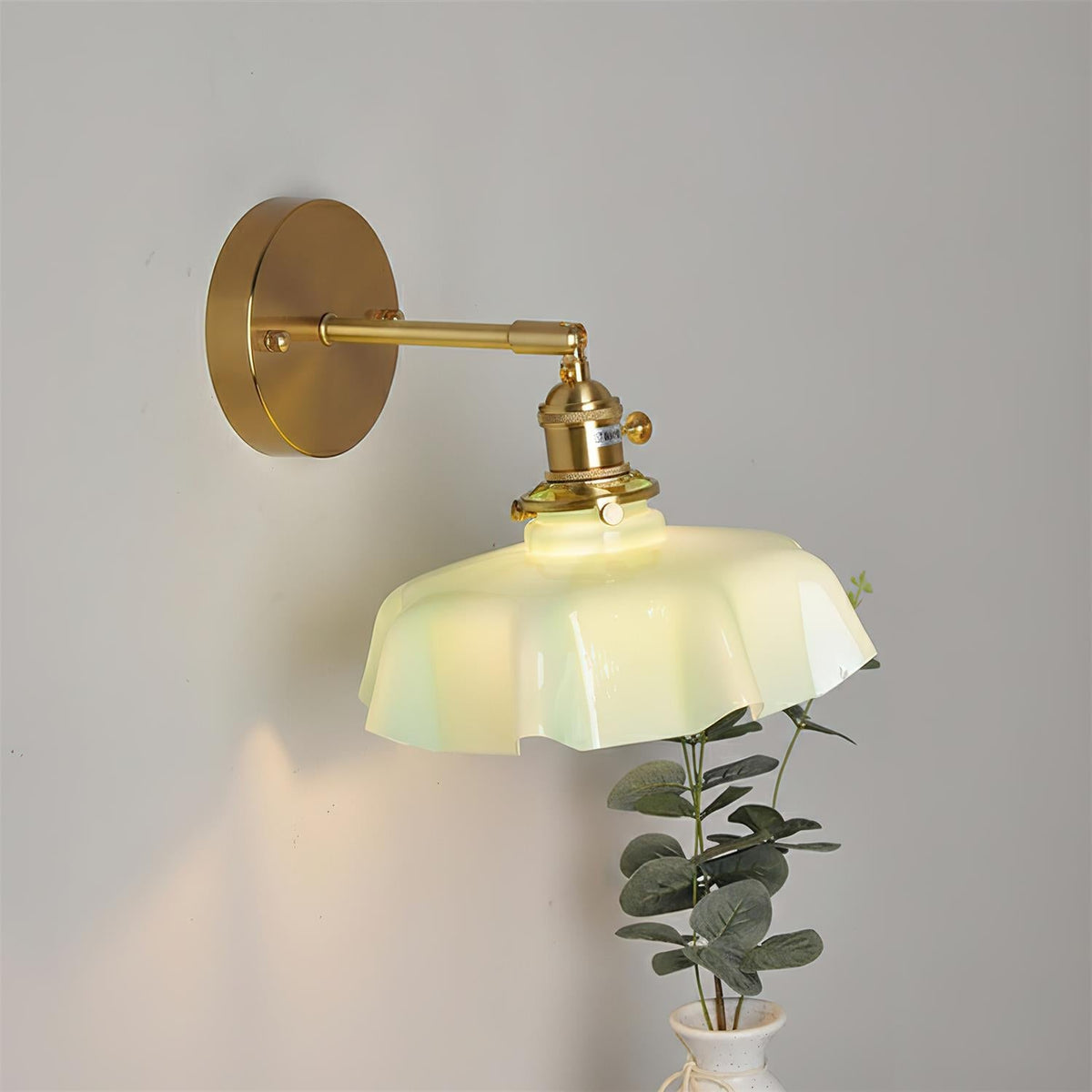Coralie Ripple aplică de perete