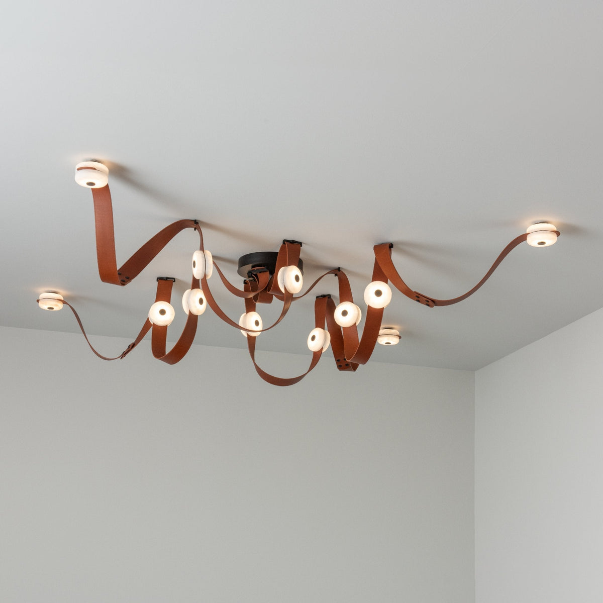 Nivuella candelabru din alabastru