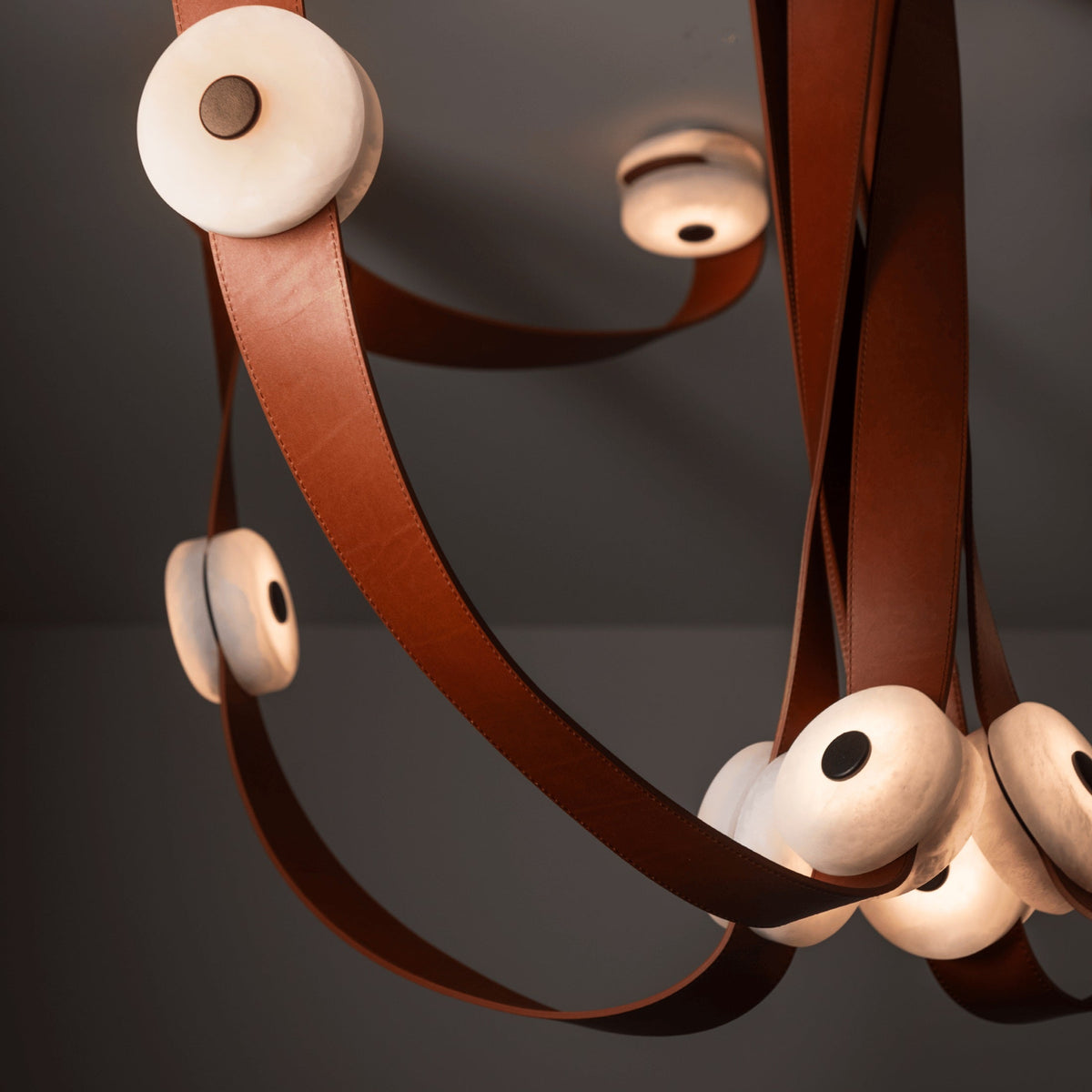 Nivuella candelabru din alabastru