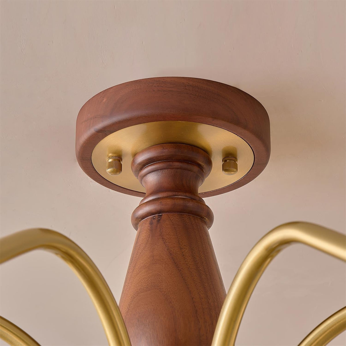 Orelerira candelabru, cu glob