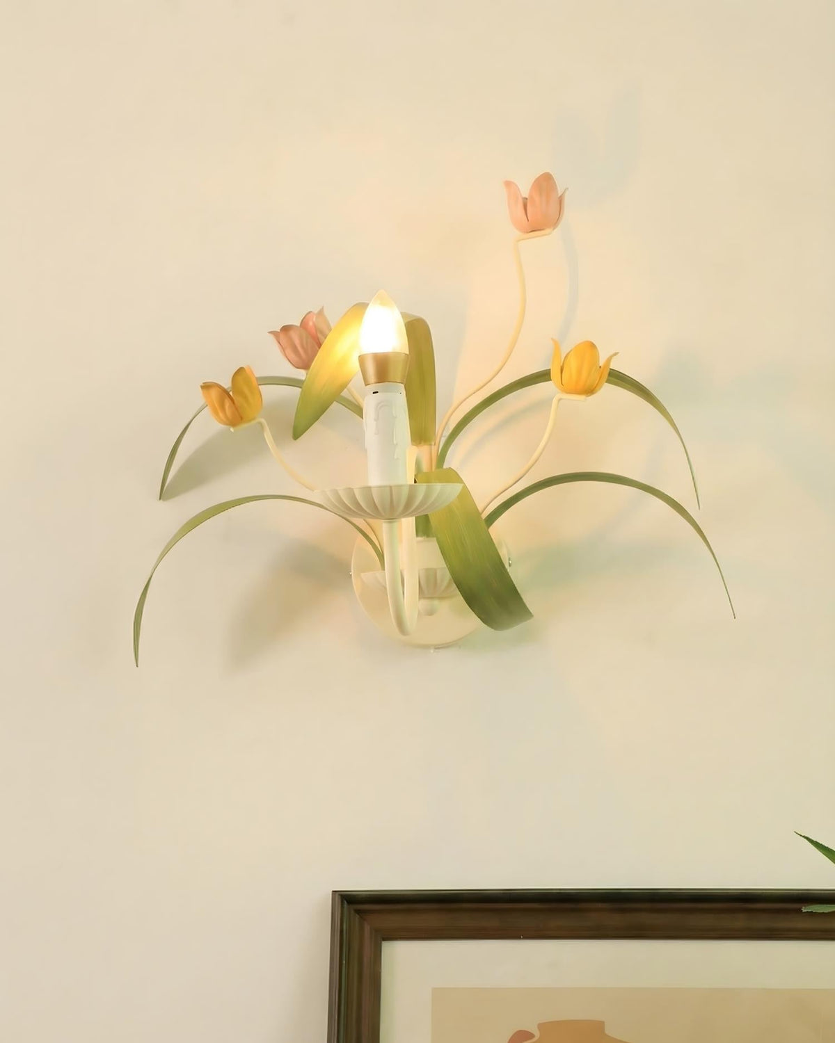 Tulianne aplică de perete