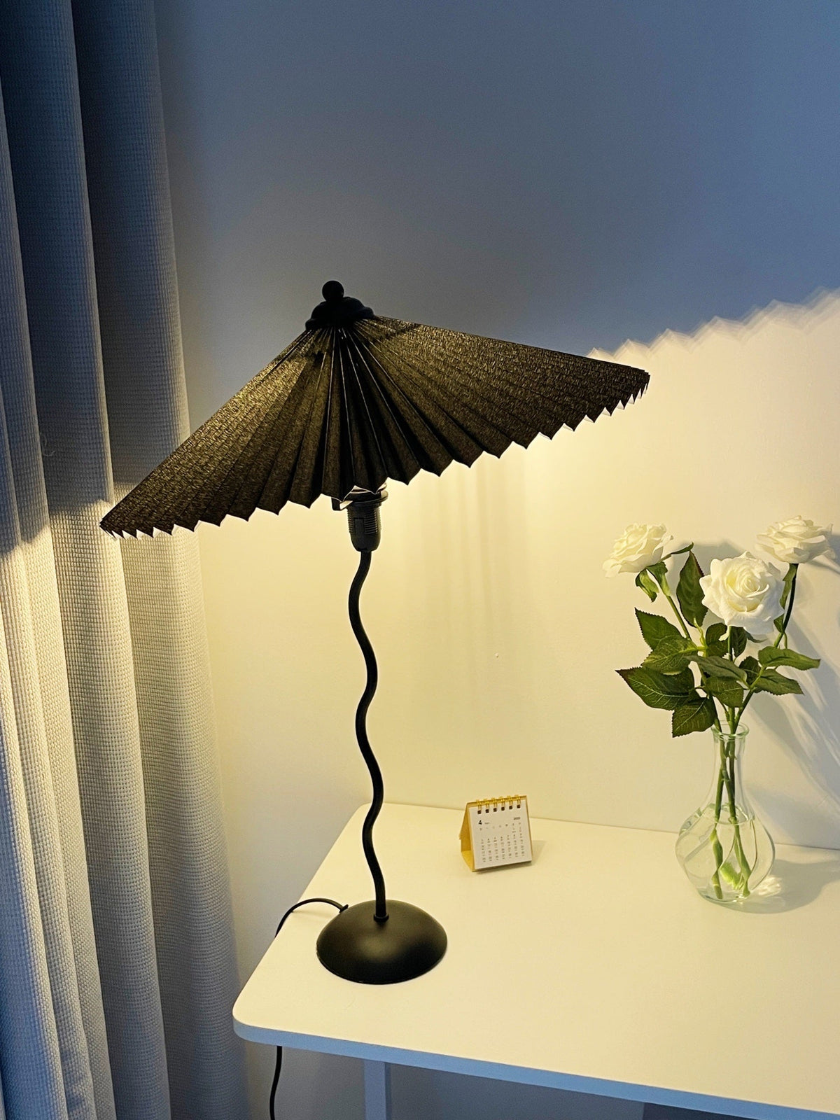 Vioro lampă de masă cu abajur textil