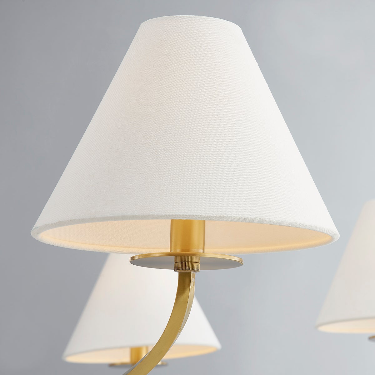 Linenena candelabru cu abajur textil