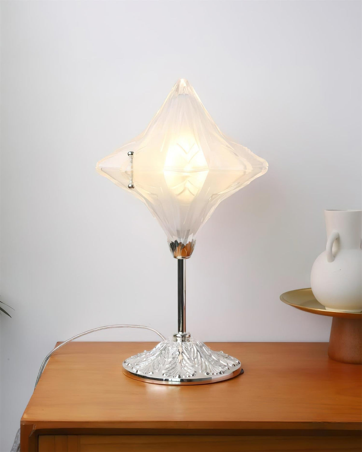 Lampă de masă din travertin