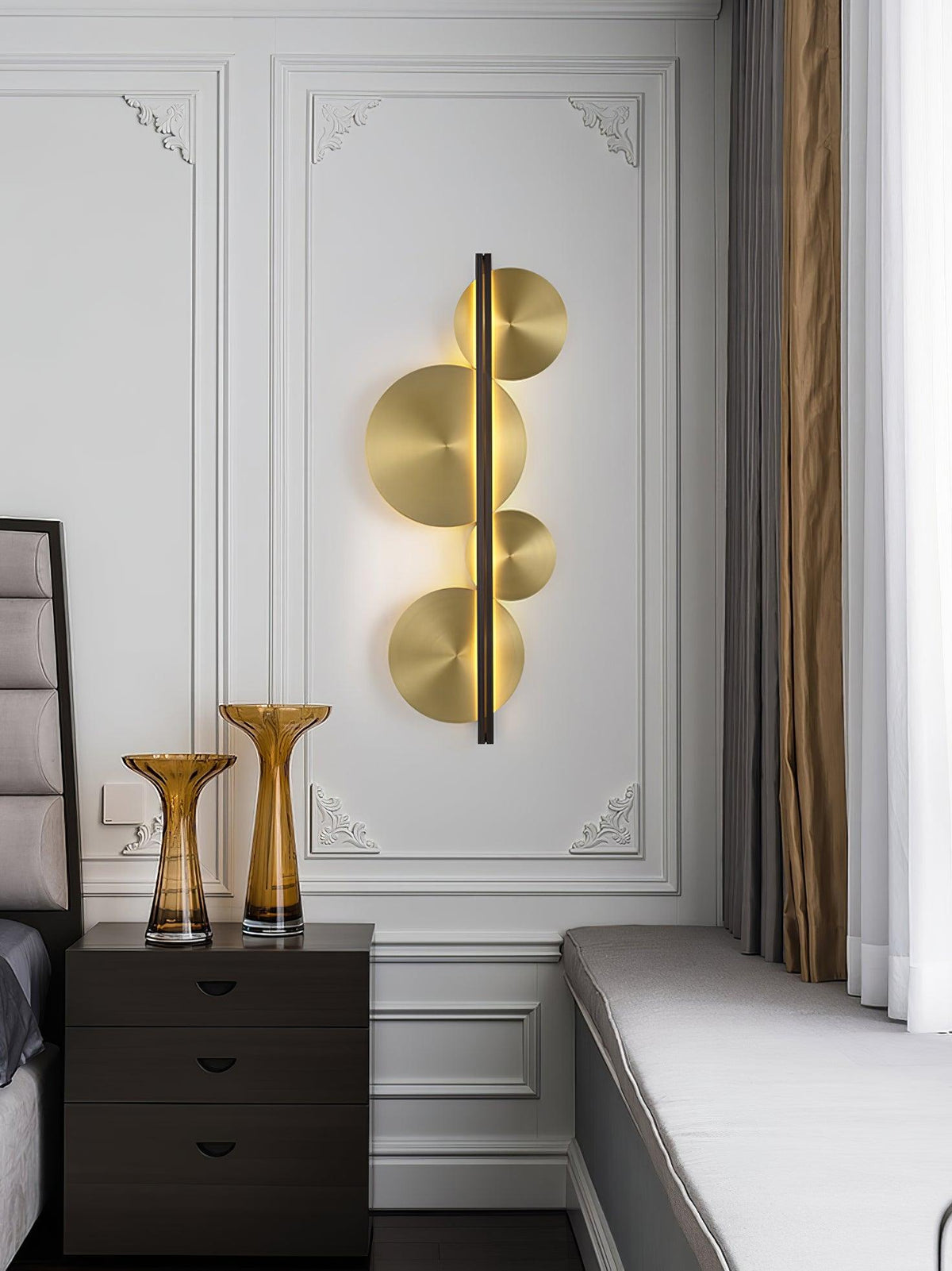 Oriivise aplică de perete aurie, circulară, sculpturală