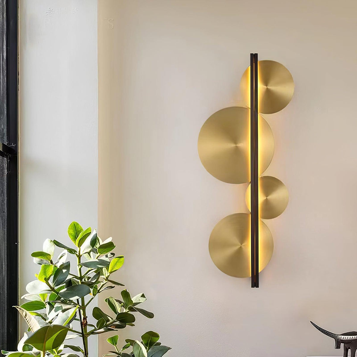 Oriivise aplică de perete aurie, circulară, sculpturală