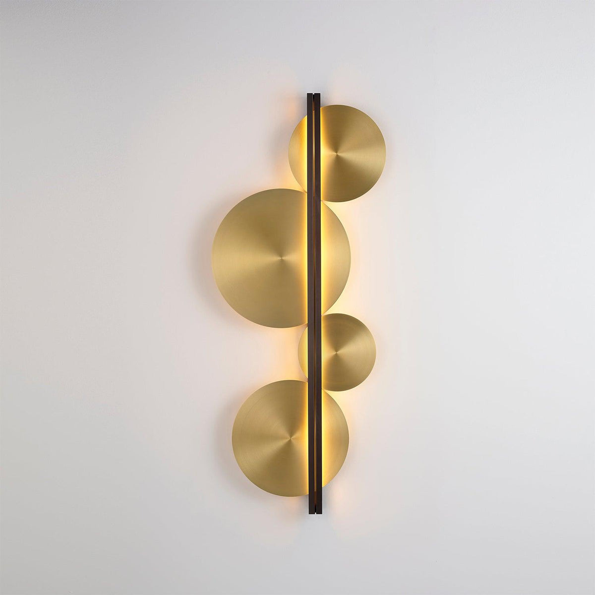 Oriivise aplică de perete aurie, circulară, sculpturală