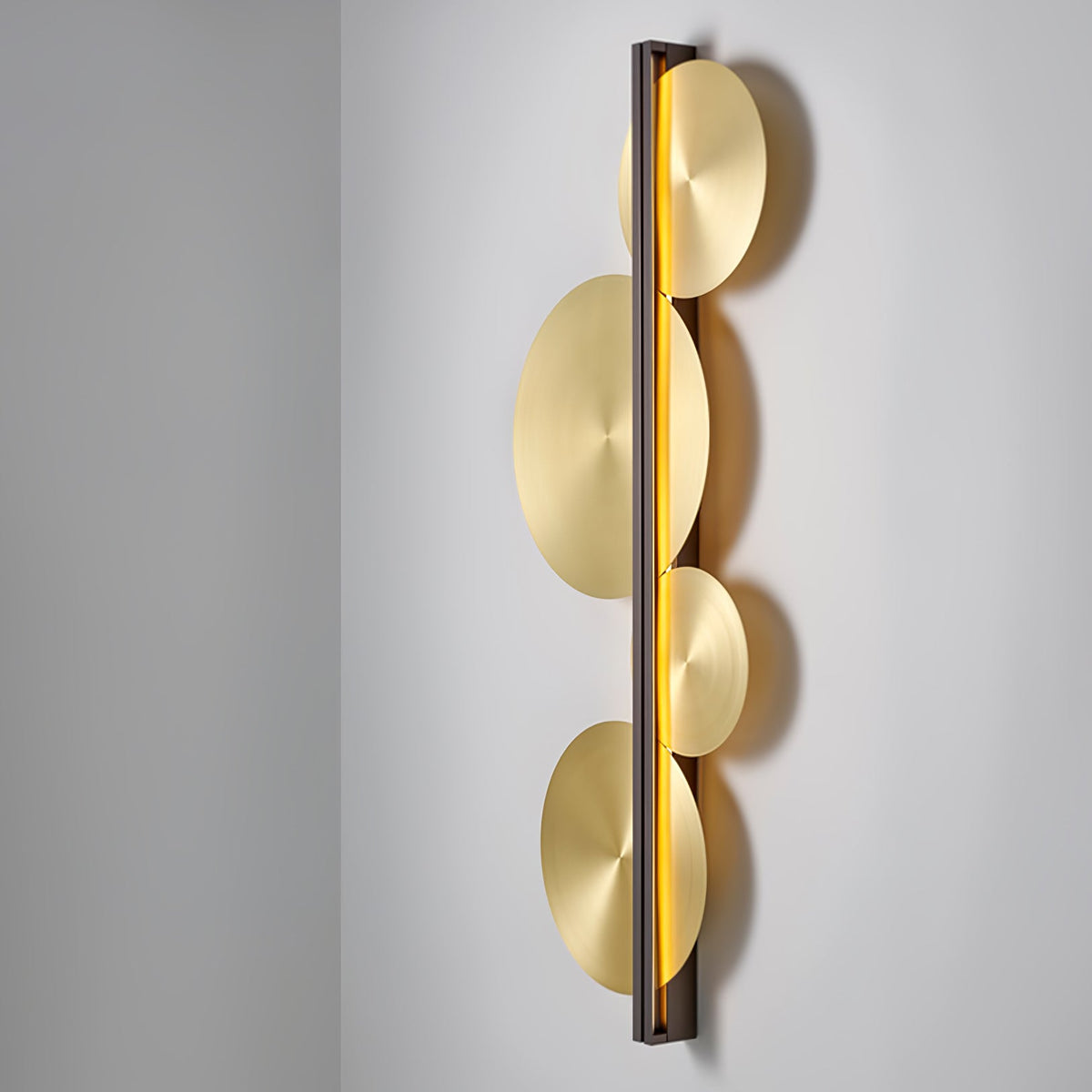 Oriivise aplică de perete aurie, circulară, sculpturală