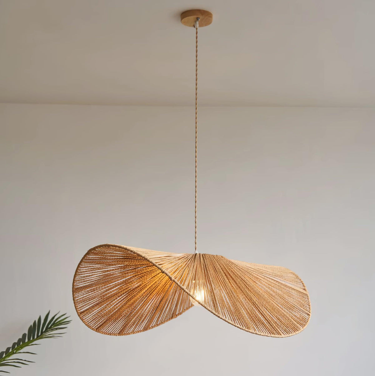 Canoeria lampă suspendată țesută manual din ratan natural