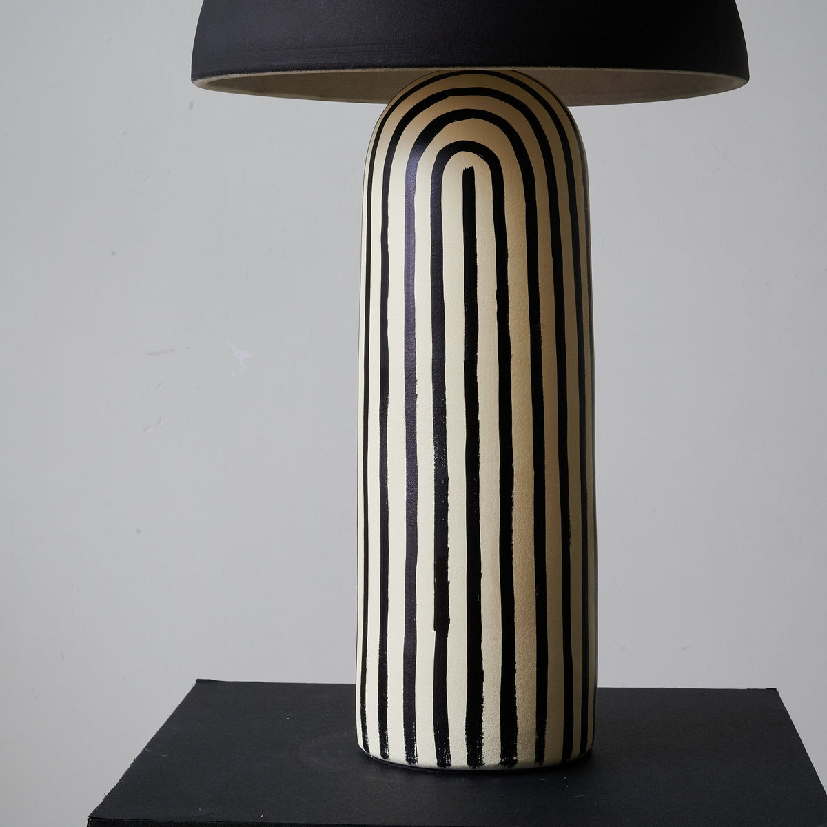 Moxyn lampă de masă din ceramică, minimalistă