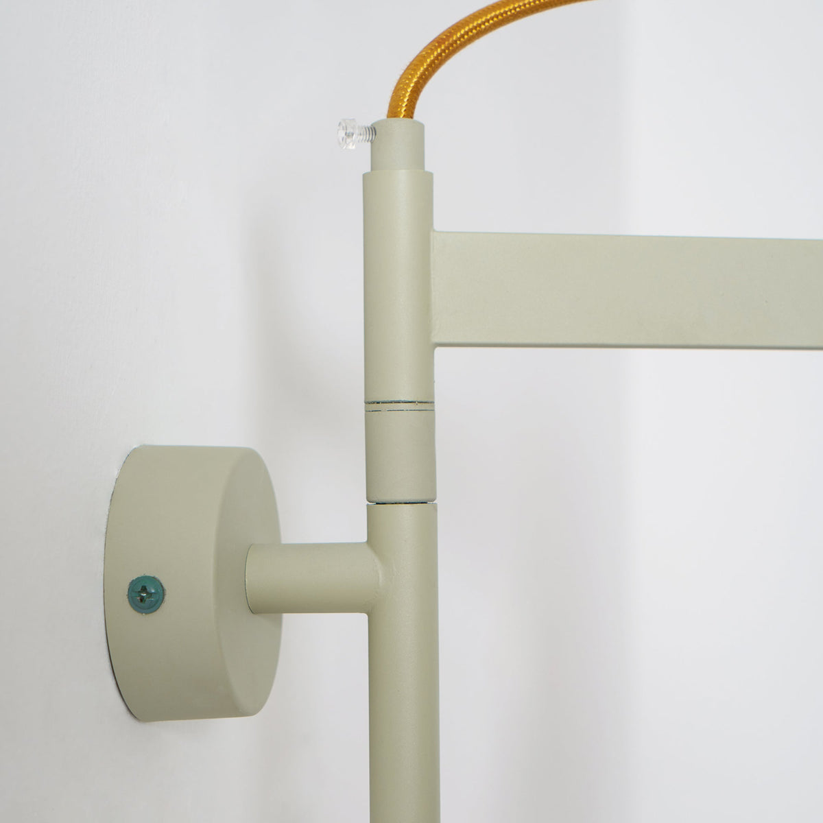 Avenirise aplică de perete