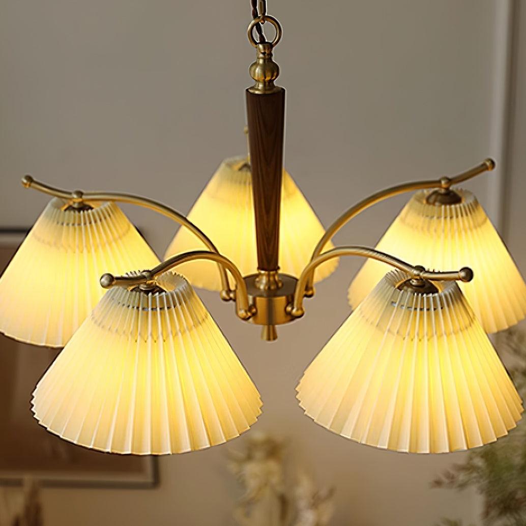 Candelabru cu Abajuri din Țesătură Pleată, Brațe din alamă și lemn de Nuc, Stil Retro Cald