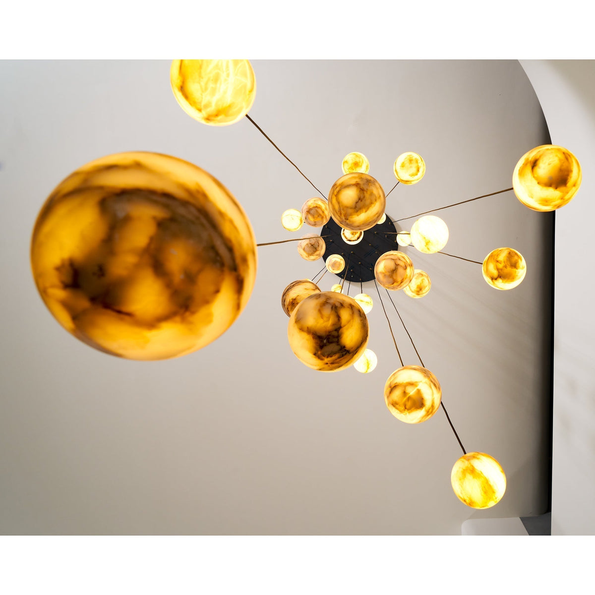 Sultana candelabru  din alabastru cu formă de cluster orb cascade