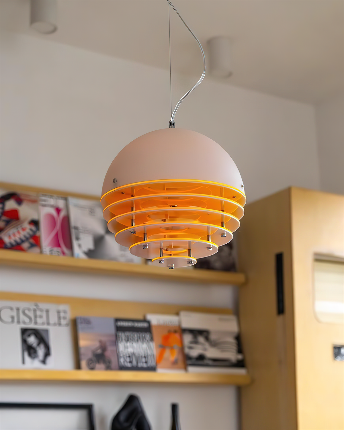 Lampă suspendată modernă cu abajur stratificat și lumină difuză, pentru sufragerie
