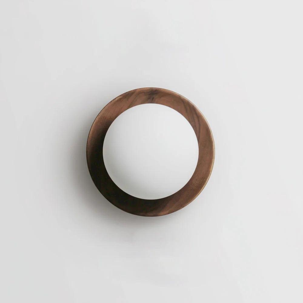 Aplică de perete corp metal cu bordură din lemn, stil minimalist
