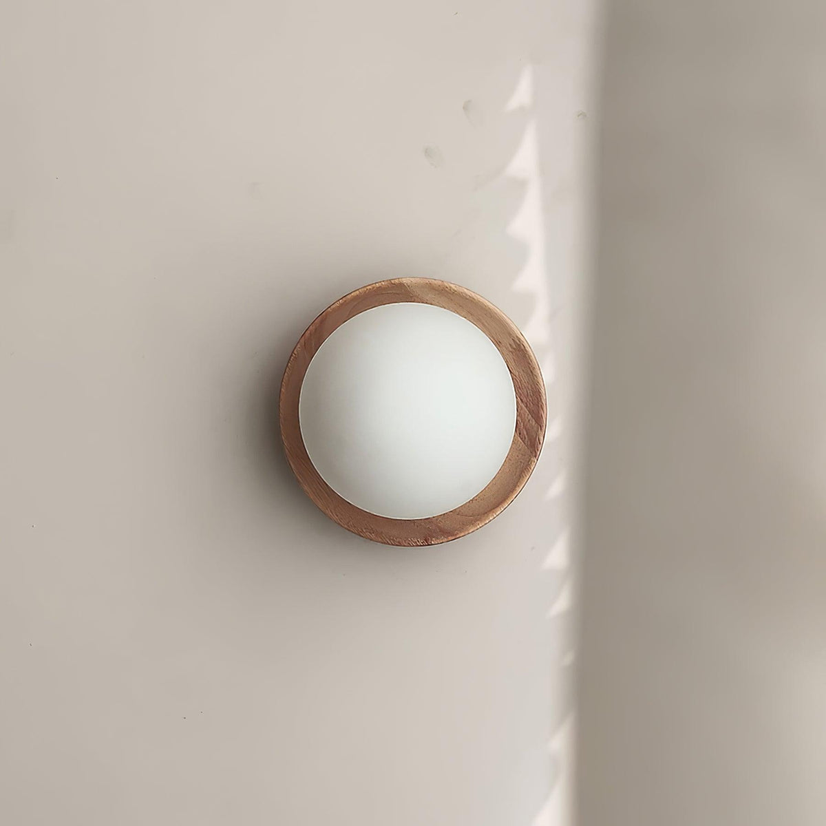 Aplică de perete corp metal cu bordură din lemn, stil minimalist
