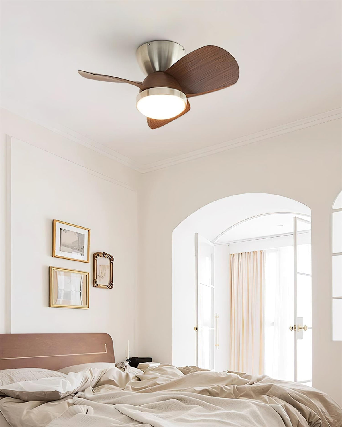 Lioraleria ventilator de tavan cu lumină
