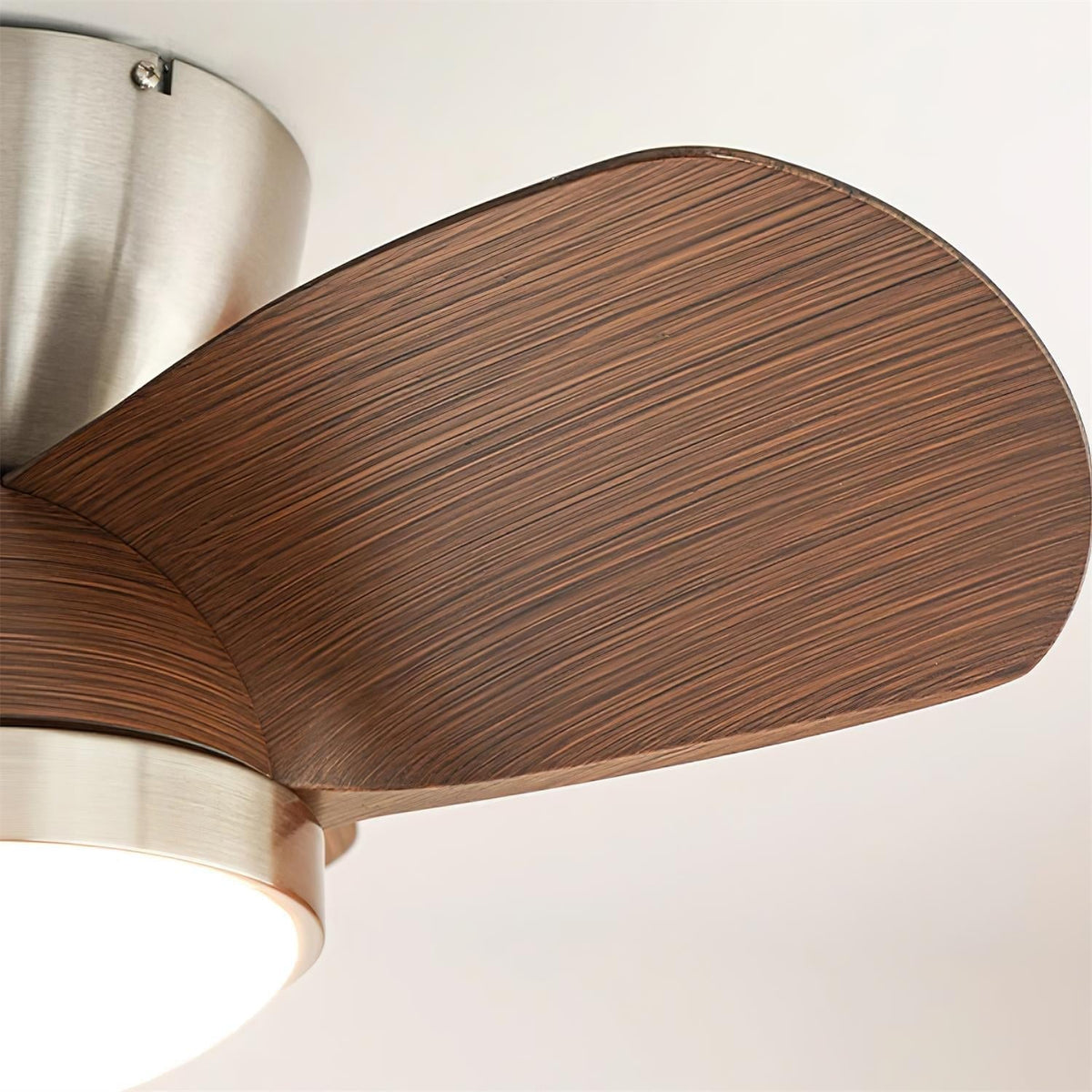 Lioraleria ventilator de tavan cu lumină