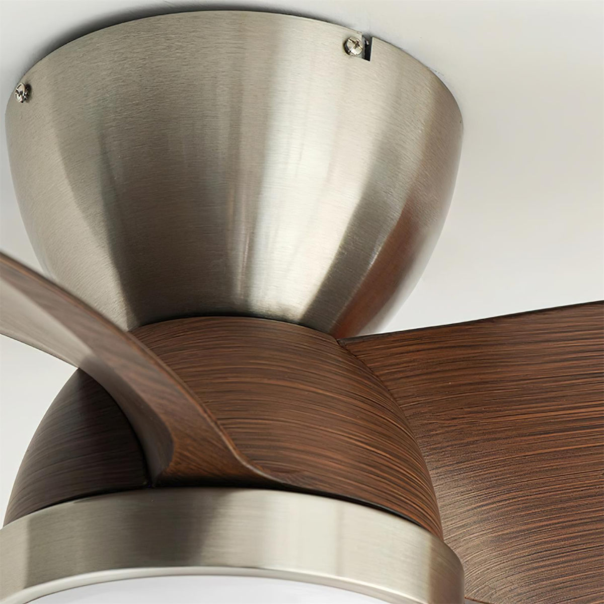 Lioraleria ventilator de tavan cu lumină