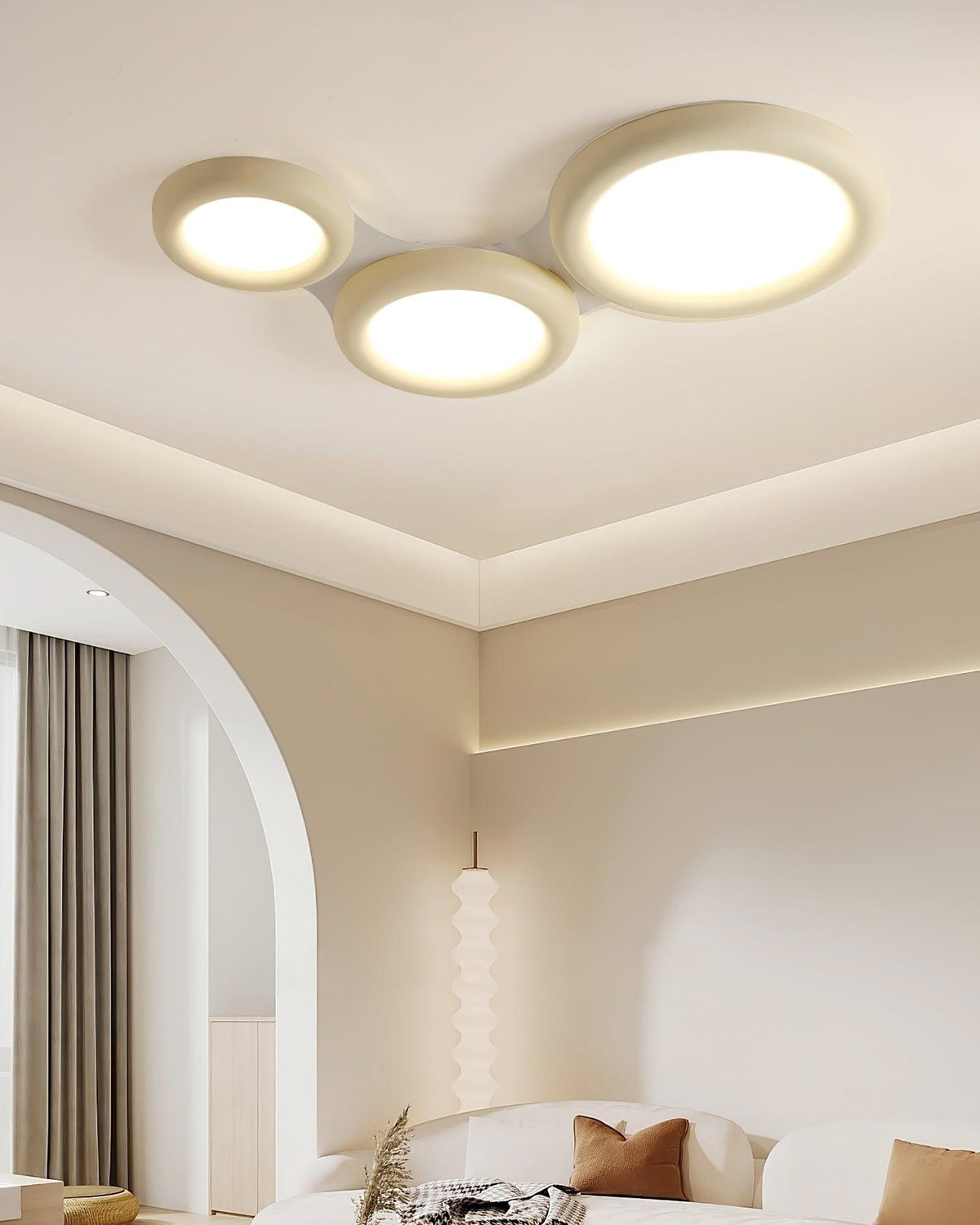 Plafonieră aplicată bej cu rozetă de tavan minimalist