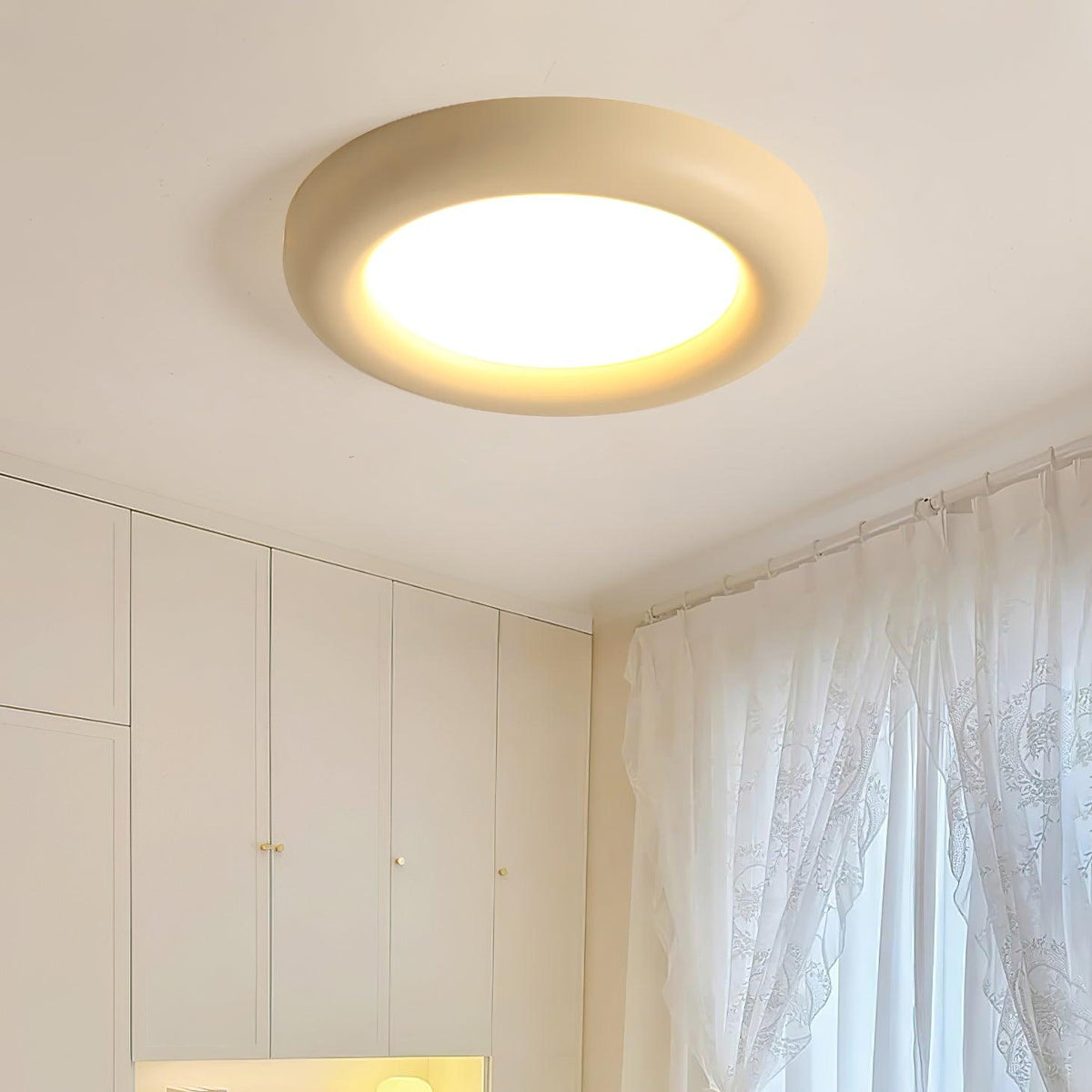 Plafonieră aplicată bej cu rozetă de tavan minimalist