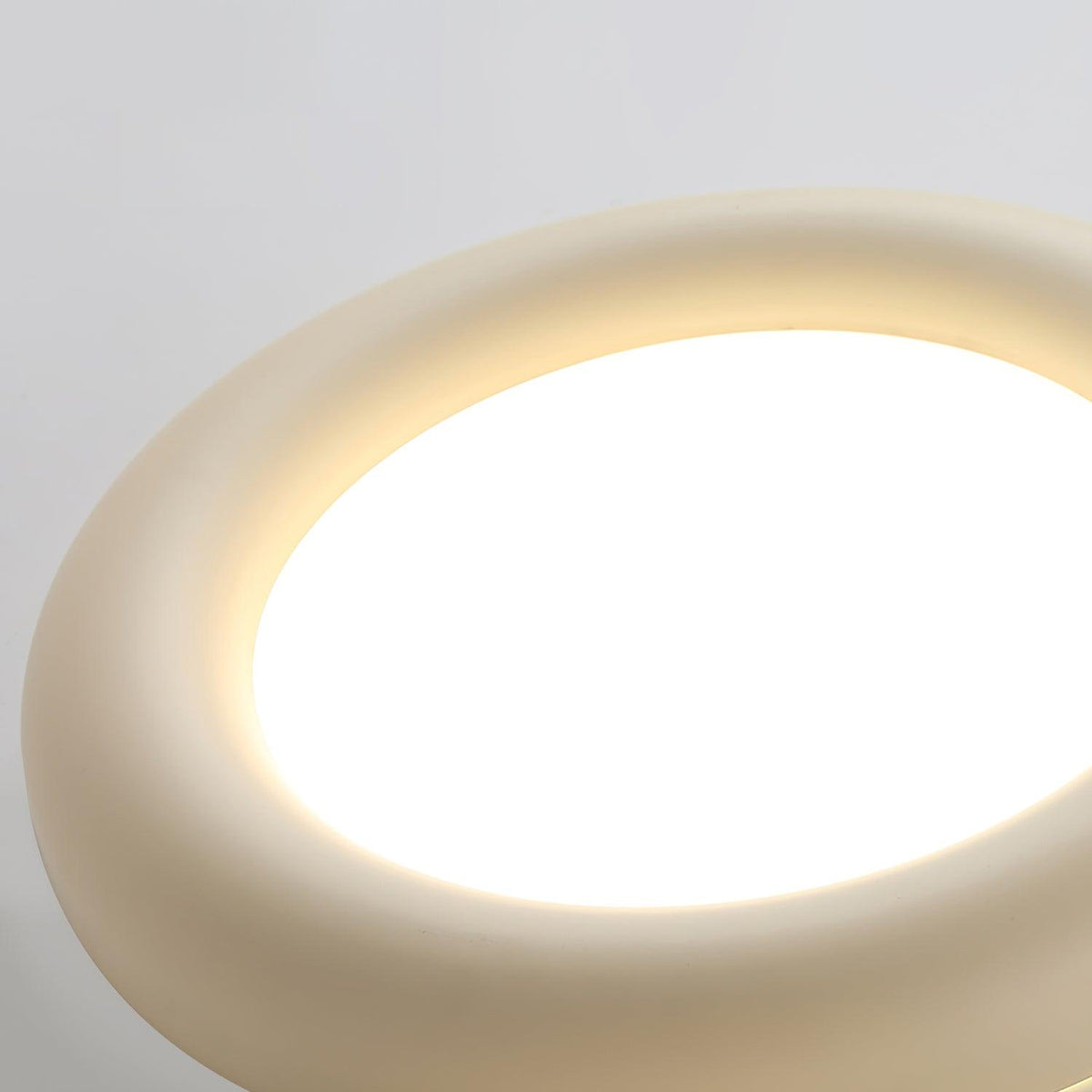 Plafonieră aplicată bej cu rozetă de tavan minimalist