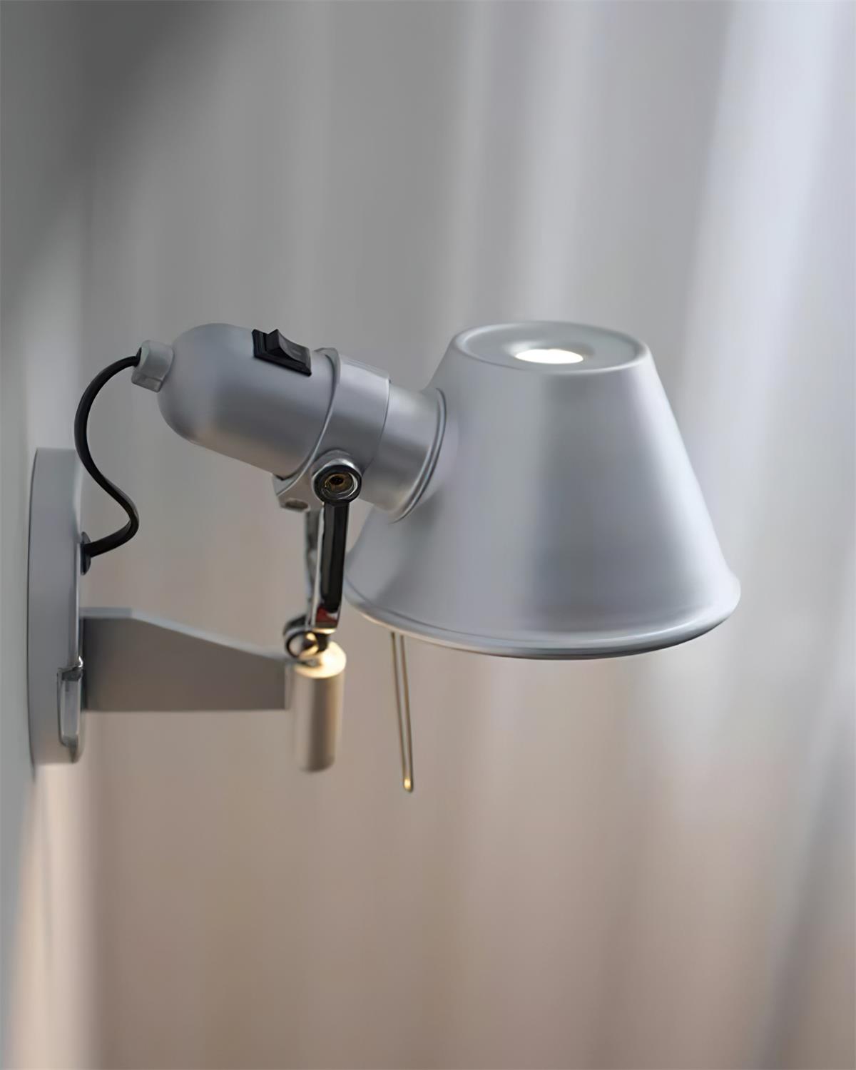 Aplică de perete corp metalic abajur conic reglabil modern minimalist