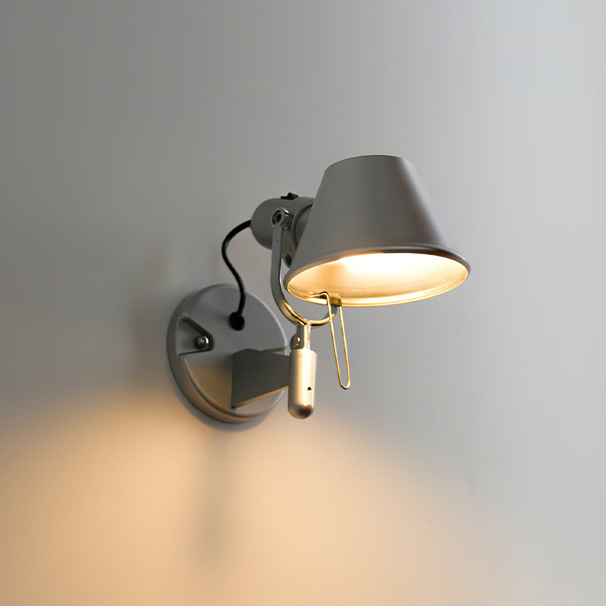 Aplică de perete corp metalic abajur conic reglabil modern minimalist