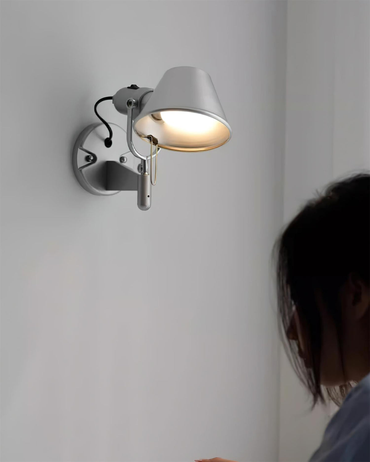 Aplică de perete corp metalic abajur conic reglabil modern minimalist
