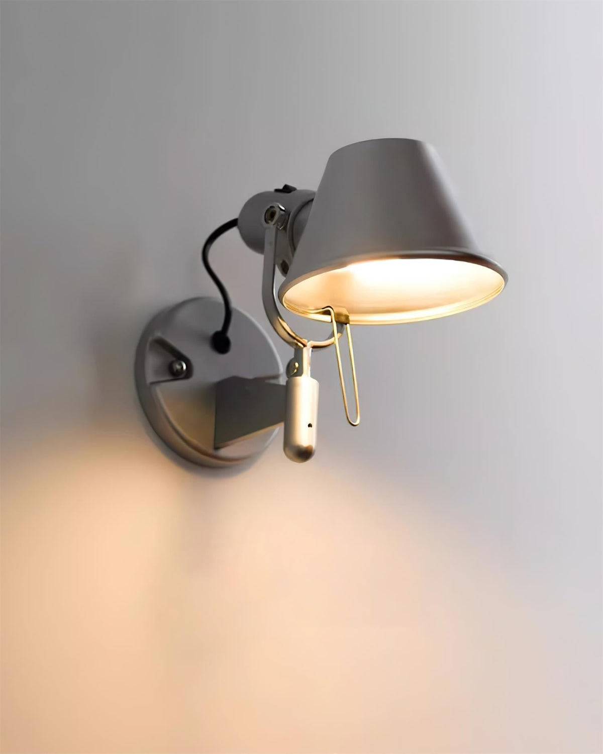Aplică de perete corp metalic abajur conic reglabil modern minimalist
