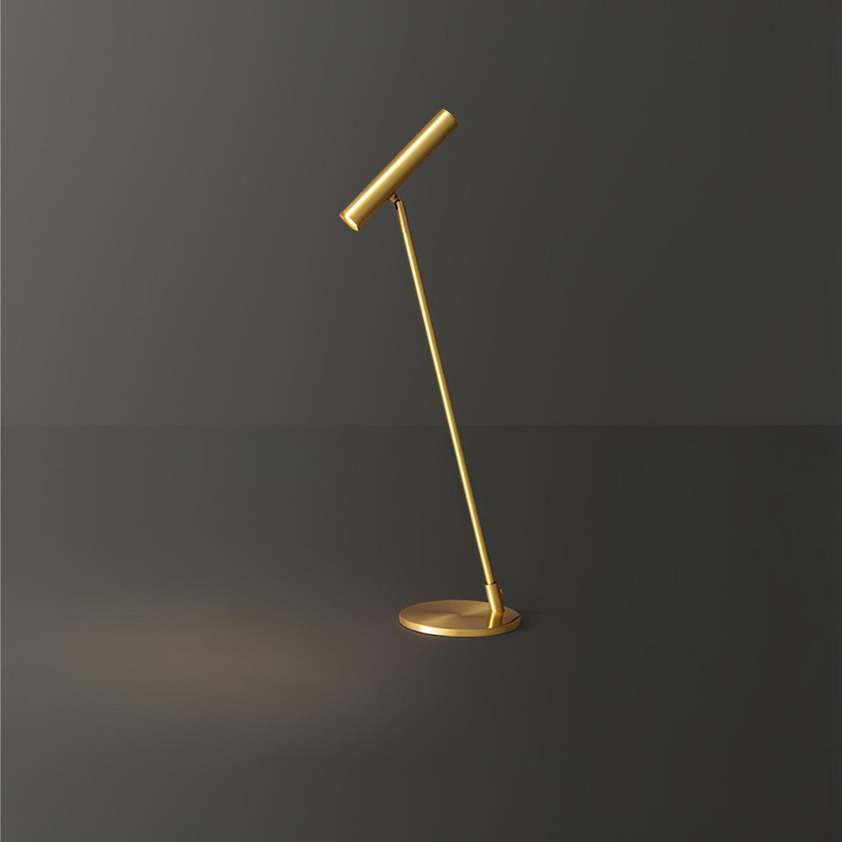 Anor lampă de masă minimalistă