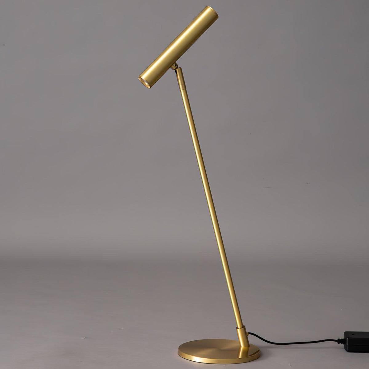 Anor lampă de masă minimalistă