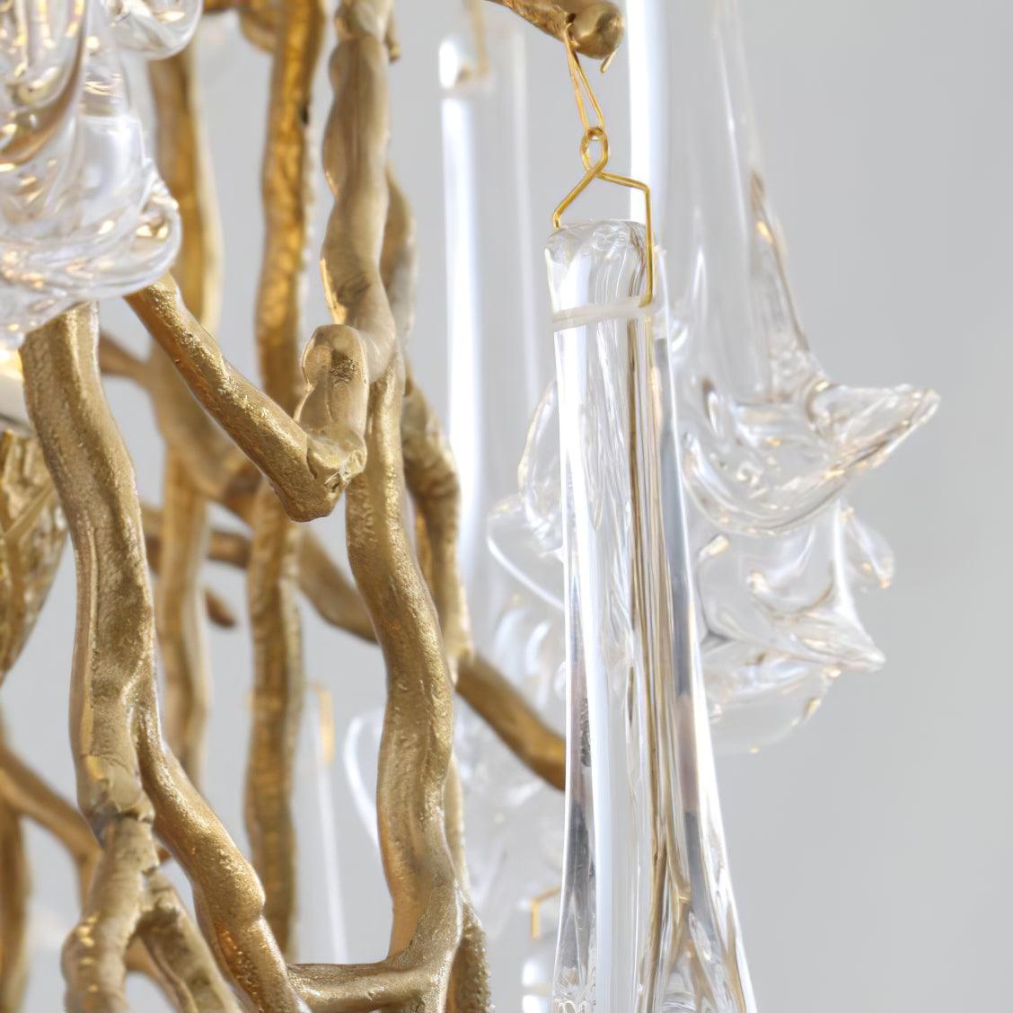 Abeleisa candelabru  din ramuri de copac, alamă și cristal