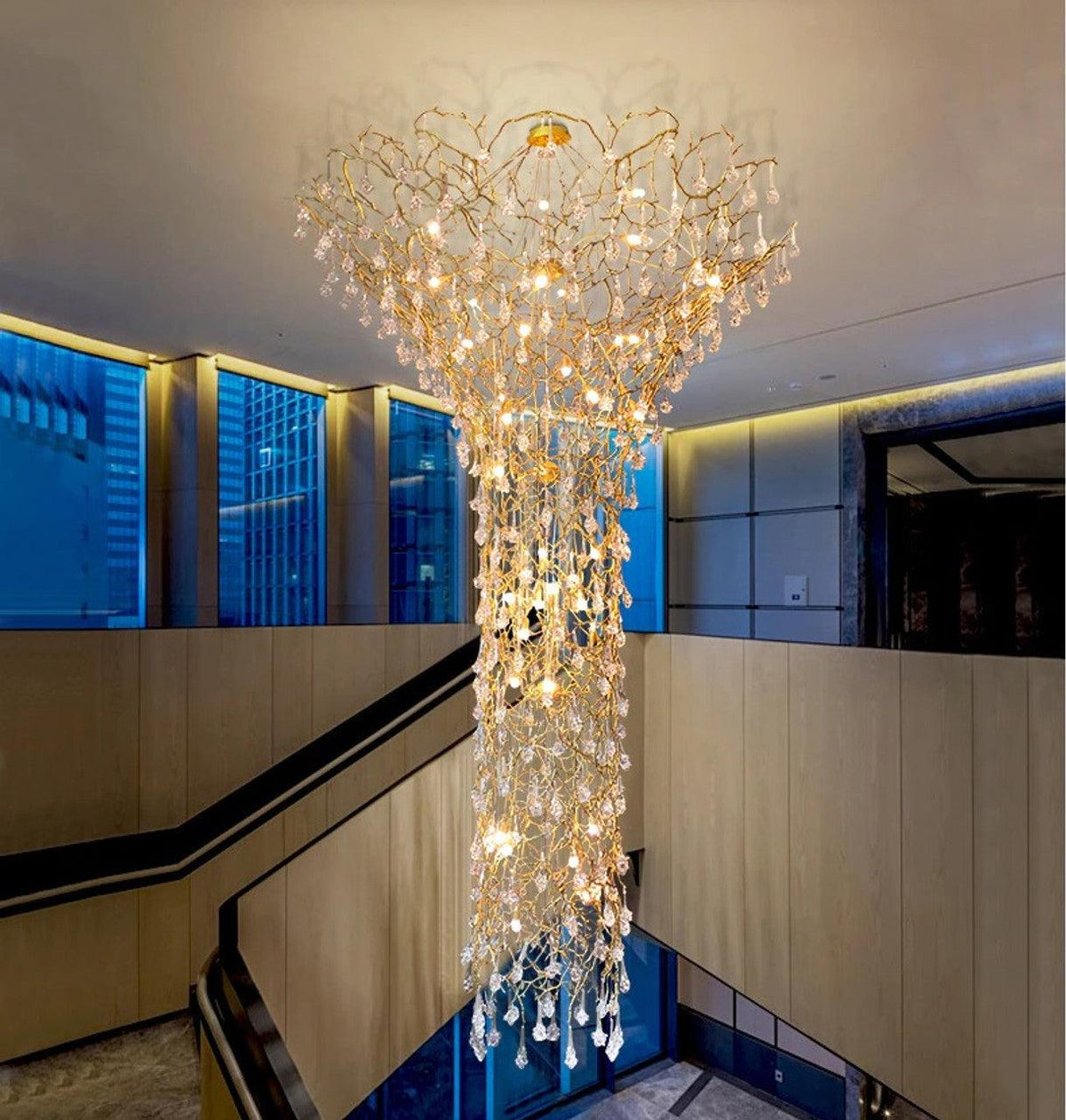 Abeleisa candelabru  din ramuri de copac, alamă și cristal