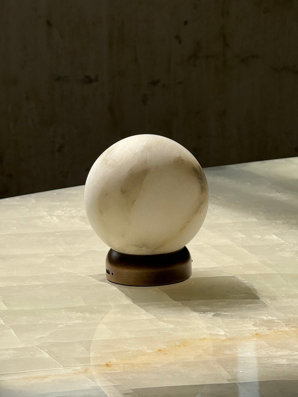 Trevi Orb lampă de masă portabilă (reîncărcabilă)