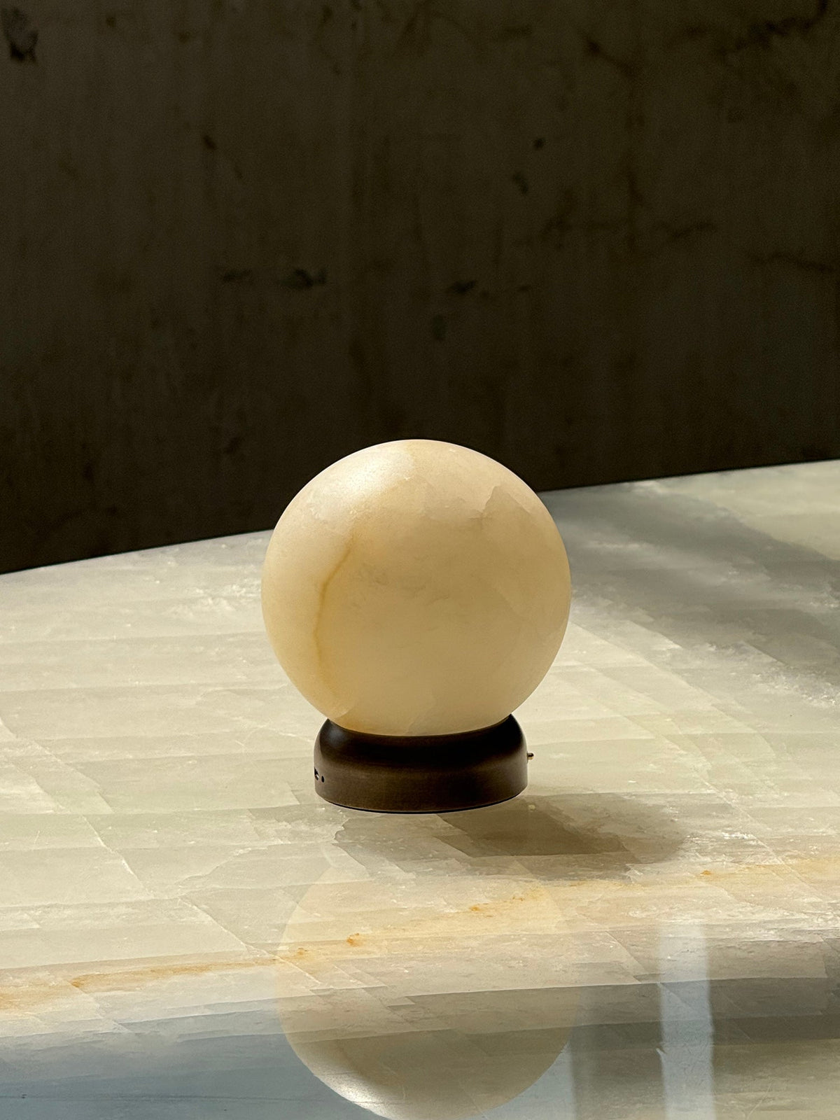 Trevi Orb lampă de masă portabilă (reîncărcabilă)