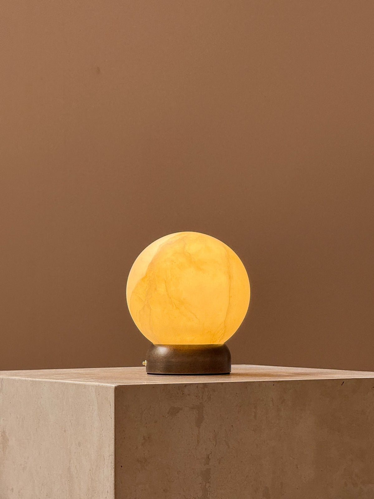 Trevi Orb lampă de masă portabilă (reîncărcabilă)