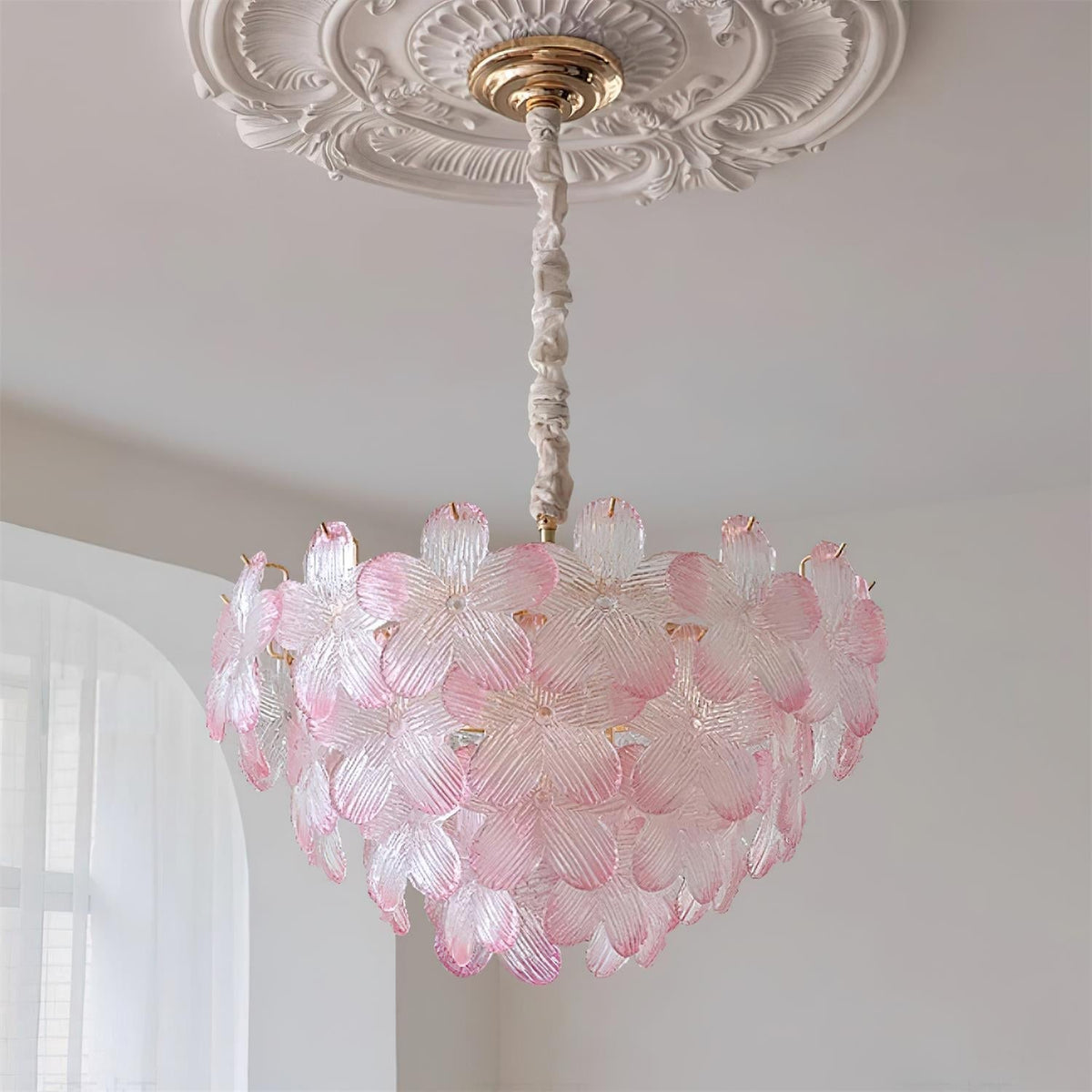 Cavine candelabru roz din sticlă, cu flori