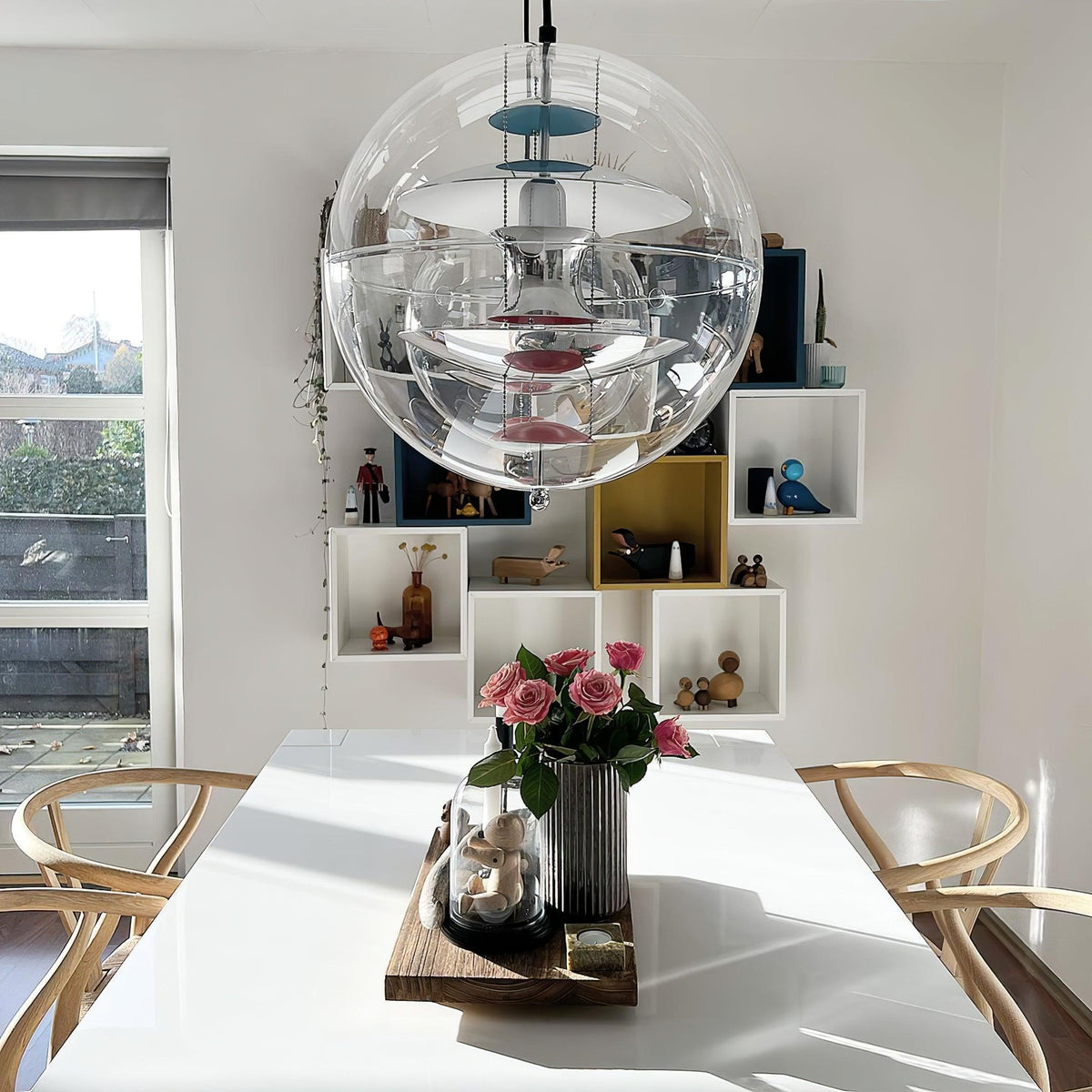 Lampă suspendată geometrică modernă futuristă cu straturi flotante, abajur sferic transparent